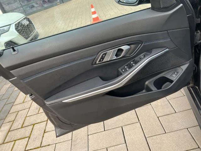 BMW 330 330d M-Sport Touring xDrive