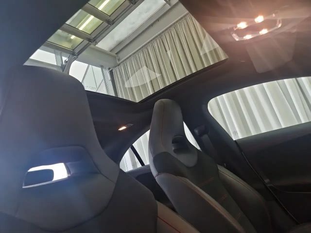 Mercedes-Benz CLA 200 AMG Line Coupé