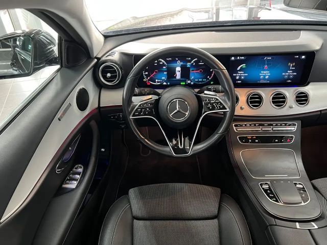 Mercedes-Benz E 220 AVANTGARDE E 220 d Estate