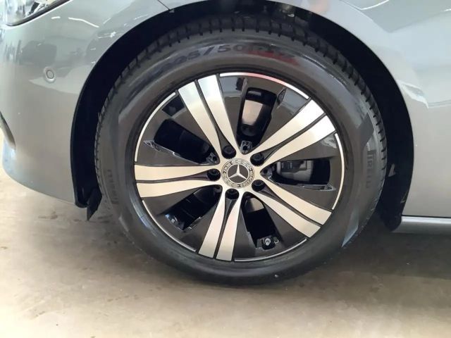 Mercedes-Benz C 180 AVANTGARDE Sedan