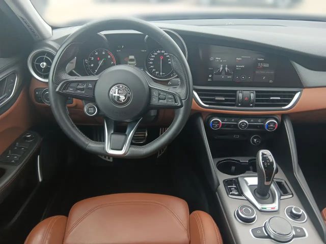 Alfa Romeo Giulia AT8