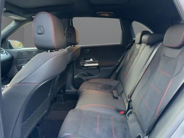 Mercedes-Benz B 200 AMG Line Sedan