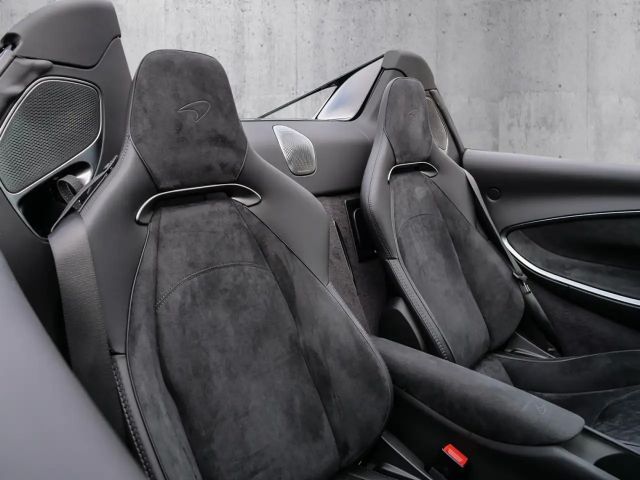 McLaren Artura Spider