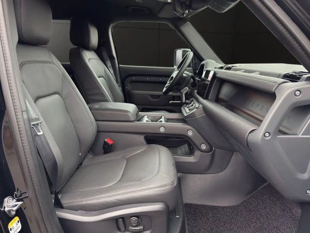 Land Rover Defender 110 D250 Dynamic SE