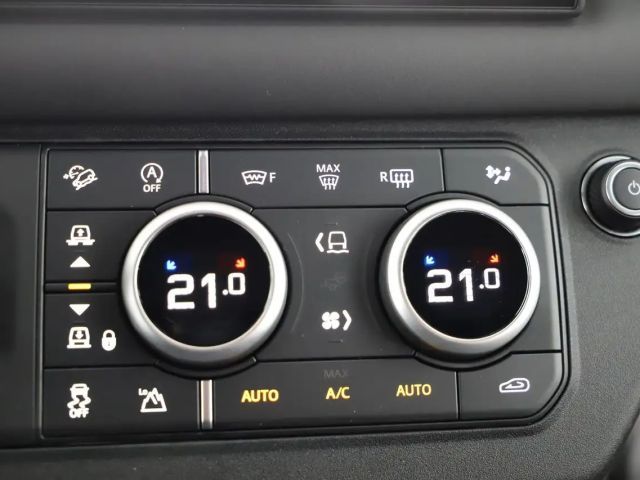 Land Rover Defender 110 Dynamic SE