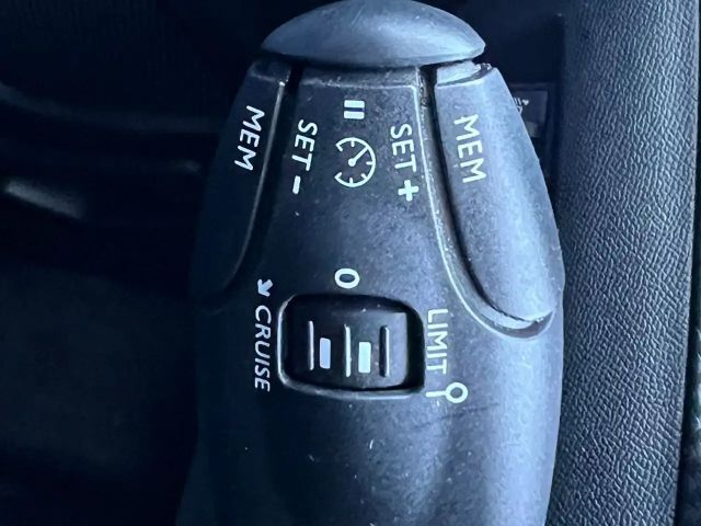 Peugeot E-2008 Allure Pack