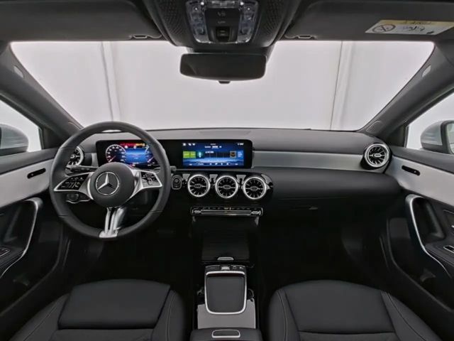 Mercedes-Benz A 200 A 200 Advanced+ PANO*AHK*RFK*AMBIENTE*LED*MBUX*