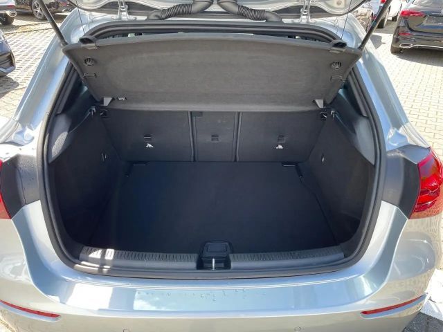 Mercedes-Benz A 180 A 180 d