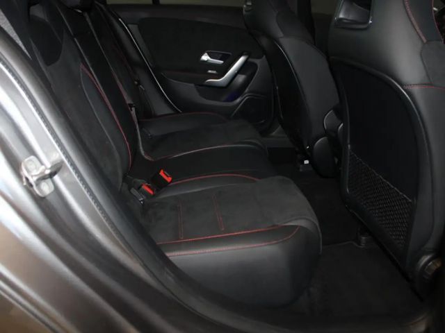 Mercedes-Benz CLA 200 AMG Line Coupé