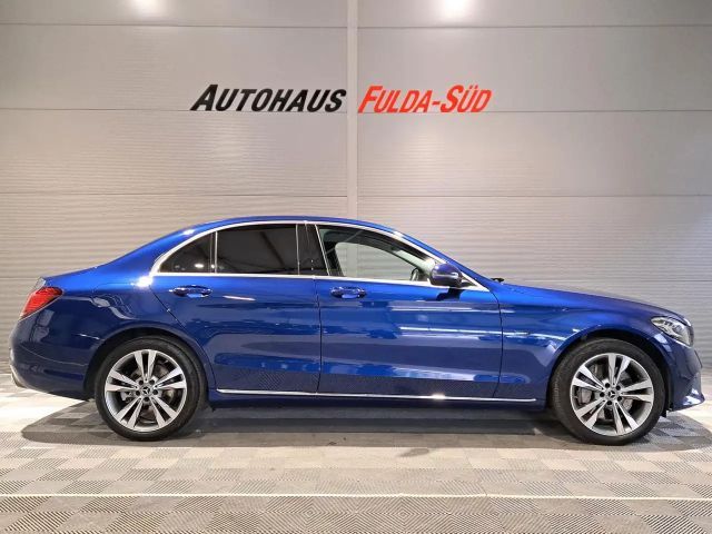 Mercedes-Benz C 300 C 300 e Sedan