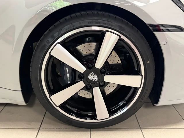 Porsche 992 Cabrio Carrera