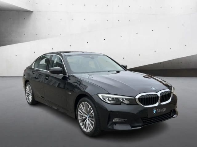 BMW 330 330e Sedan