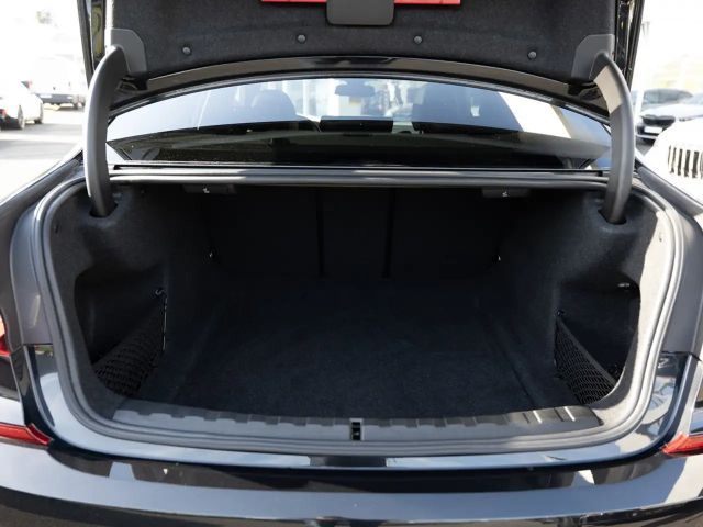 BMW 330 330d M-Sport Sedan xDrive