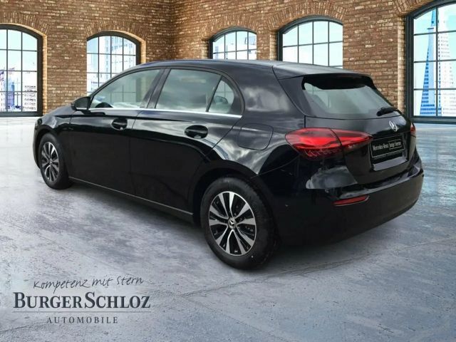 Mercedes-Benz A 180 KAM PDC SpurH Navi AUT LM KlimaA FLA LED