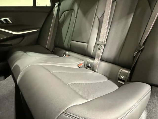 BMW 330 330d M-Sport Touring xDrive