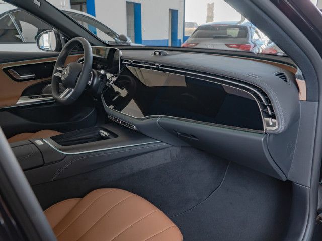 Mercedes-Benz E 200 4MATIC Sedan