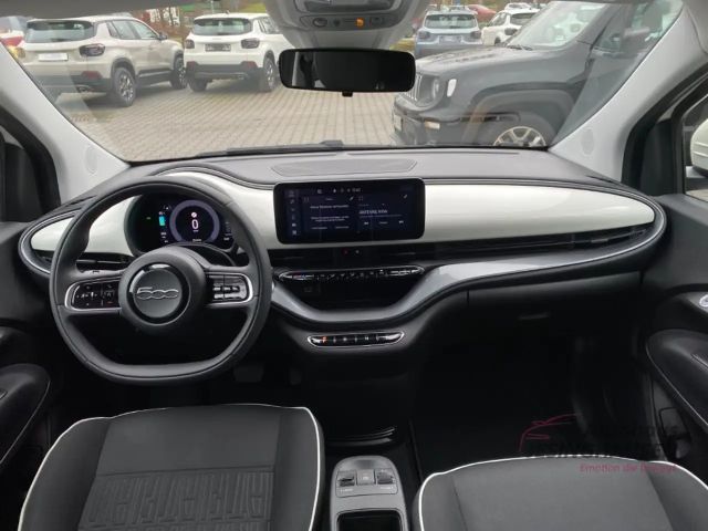 Fiat 500e Digitales Cockpit Apple CarPlay Android Auto Klima