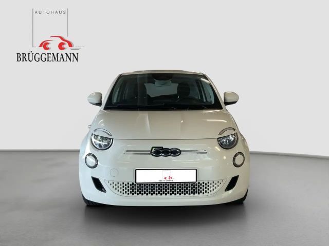 Fiat 500e + Radio- & Winterpaket