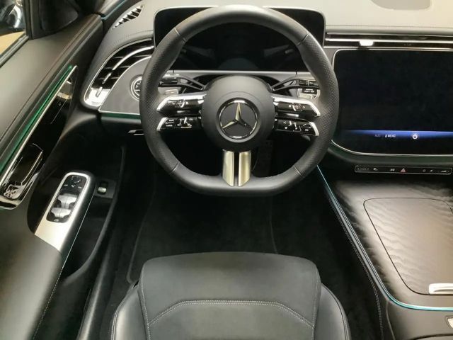 Mercedes-Benz E 200 AMG Line Sedan