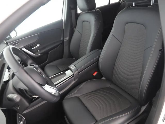 Mercedes-Benz A 180 A 180 d Progressive