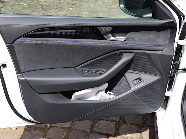 Volkswagen Passat 2.0 TDI DSG IQ.Drive R-Line