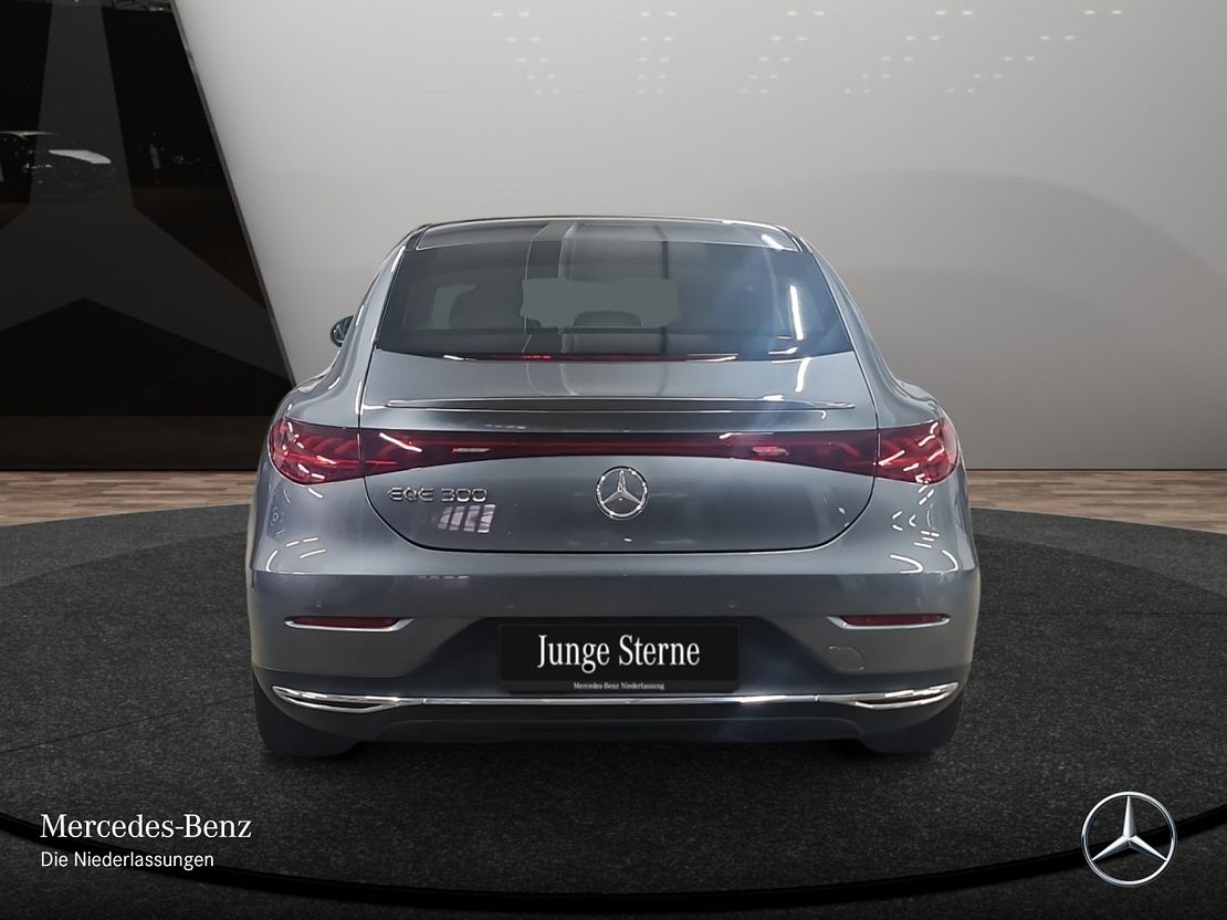 Mercedes-Benz EQE 300 Sedan