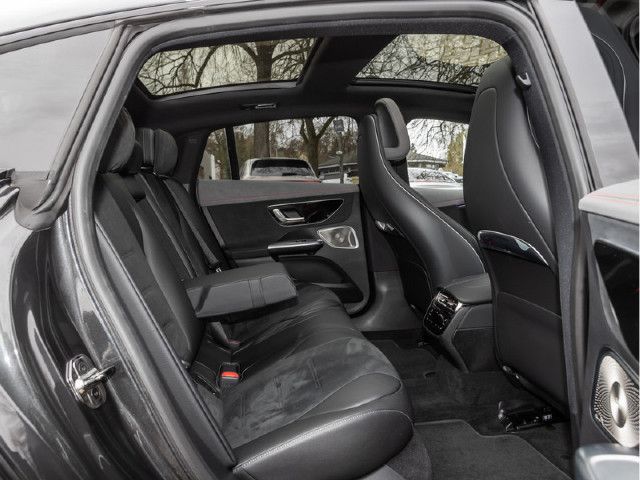 Mercedes-Benz EQE 300 Sedan