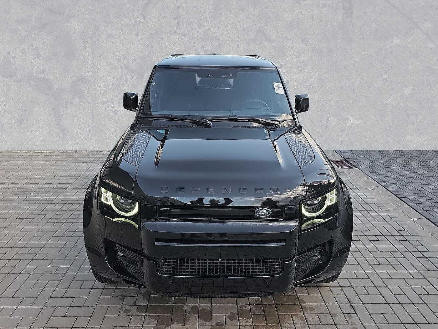 Land Rover Defender 110 Dynamic SE