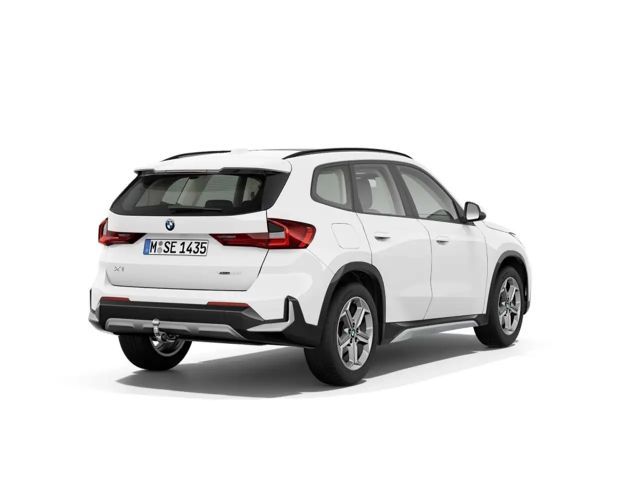 BMW X1 xDrive23i xLine Park-Assistent AHK PANO LED