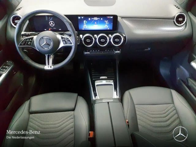 Mercedes-Benz B 200 Progressive Sedan