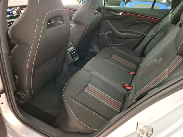 Skoda Kamiq 1,0 TSI DSG MATRIX PANO RFK SHZ PDC