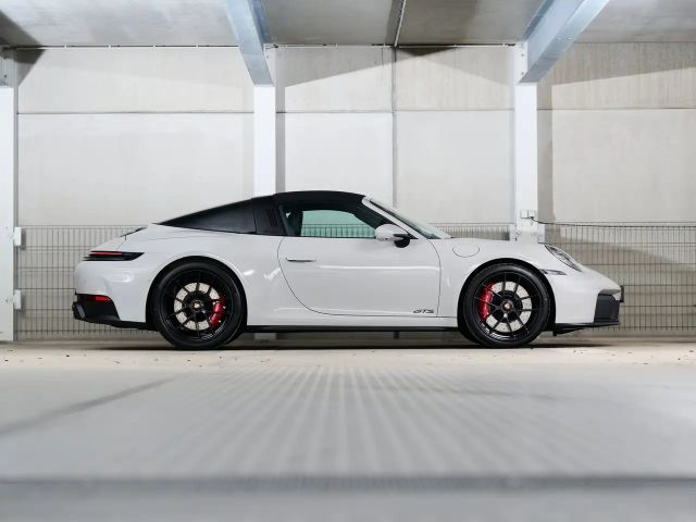 Porsche 911 4 Coupé GTS Targa