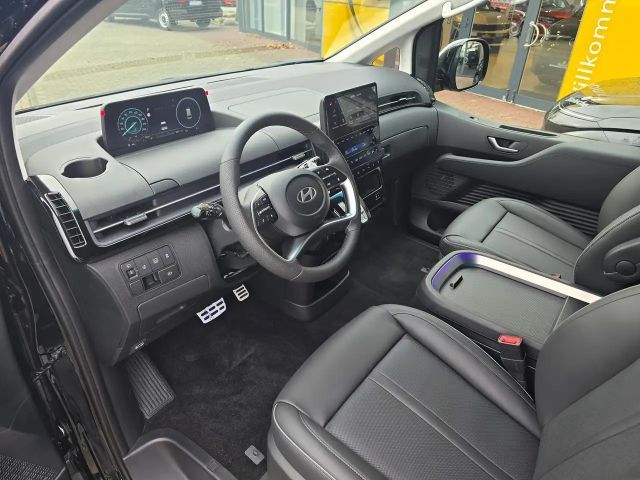 Hyundai Staria Signature