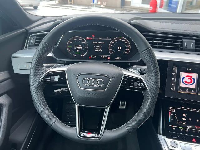 Audi Q8 e-tron 55 Business Quattro