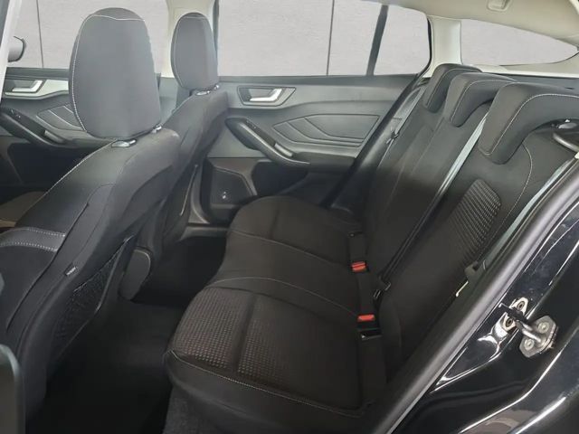 Ford Focus Cool & Connect EcoBoost Wagon