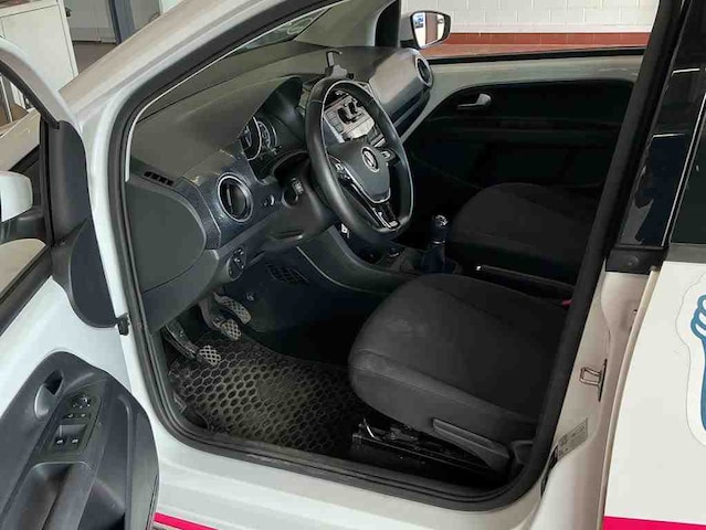 Volkswagen up! up! 1.0 Basis Fahrerassistenzpaket, Rear-View