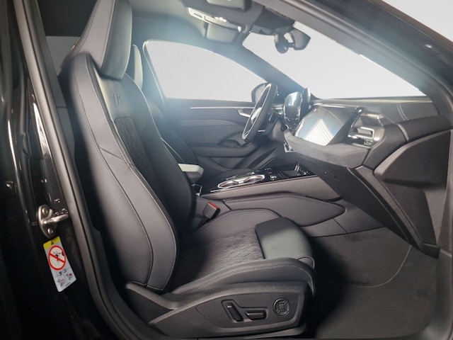 Audi A6 Avant Quattro S-Tronic