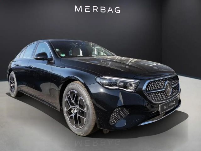 Mercedes-Benz E 200 4MATIC Sedan