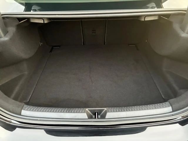 Mercedes-Benz A 180 Limousine AHK Kamera CarPlay SHZ VorrDistr