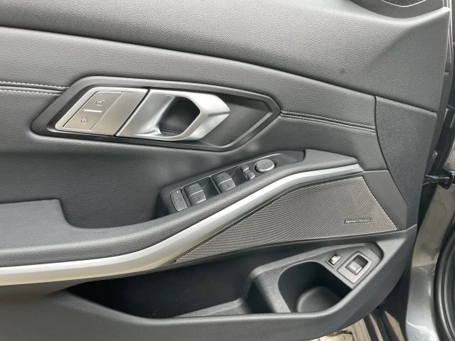 BMW 330 330e Advantage pakket xDrive