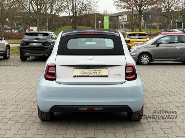 Fiat 500e Navi Digitales Cockpit JBL LED Apple CarPlay El. V