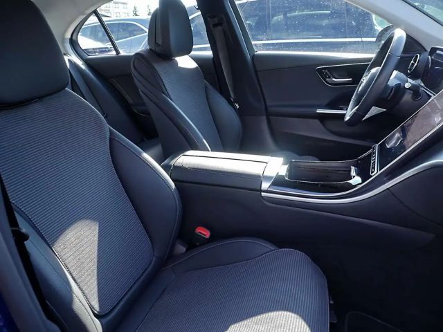 Mercedes-Benz C 180 AVANTGARDE Sedan