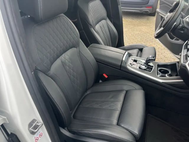 BMW X7 i/HUD/StandHZ/AHK/Panorama/Bowers&Wilkins