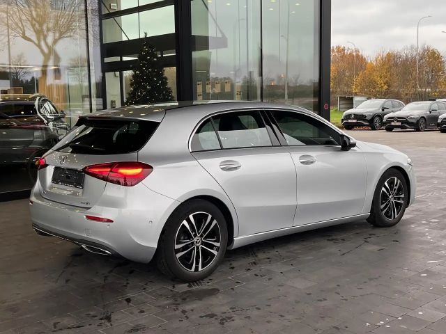 Mercedes-Benz A 180 Business Line Hatchback