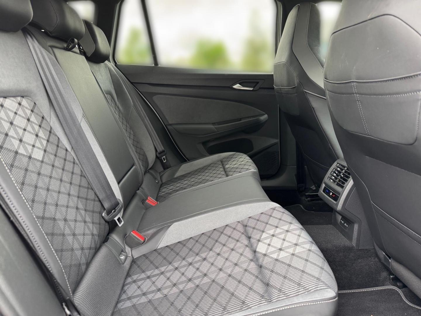 Volkswagen Golf 1.5 TSI Golf VIII R-Line Variant