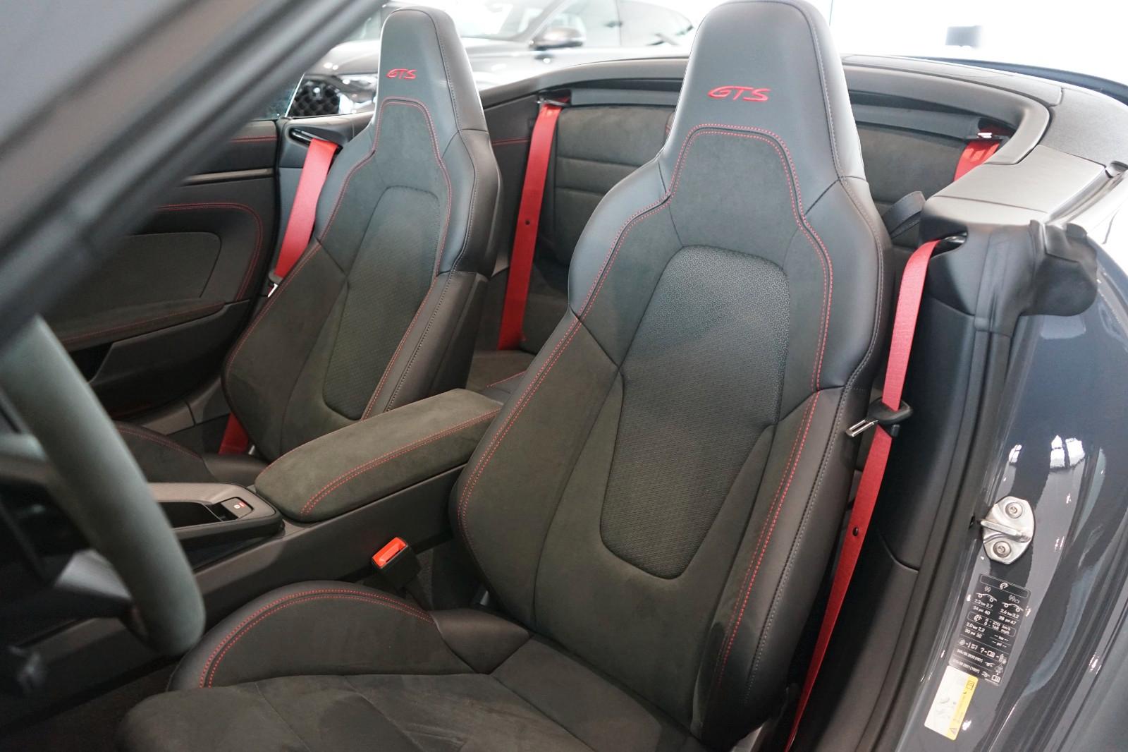 Porsche 911 992 Cabriolet Carrera GTS