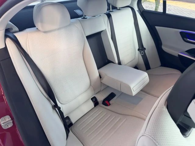 Mercedes-Benz C 200 4MATIC AMG Line Sedan