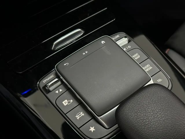 Mercedes-Benz CLA 200 AMG Line Sedan