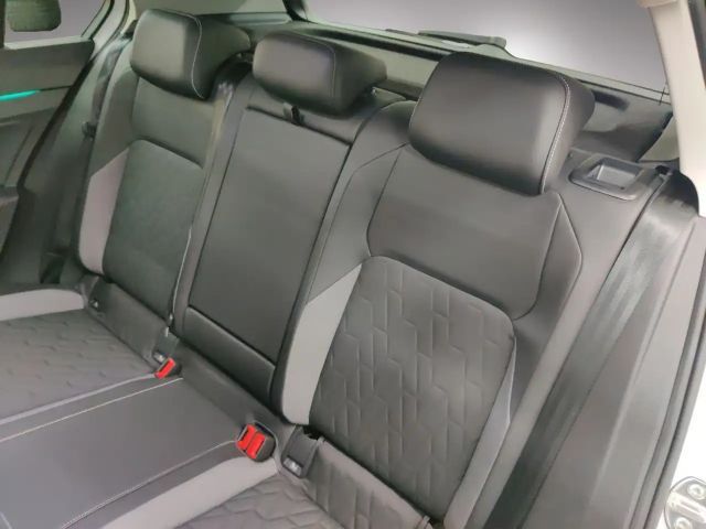 Volkswagen Golf 1.5 TSI Plus