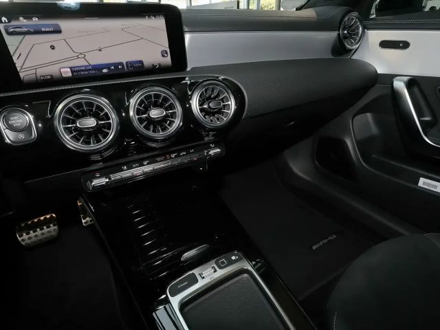 Mercedes-Benz CLA 200 AMG Line